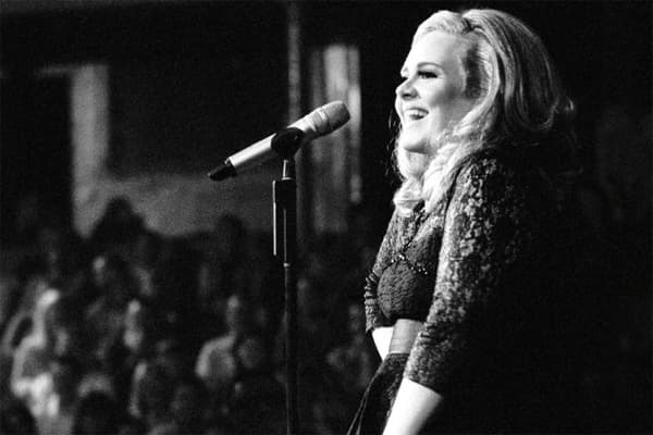 Adele 即將推出首張演唱會紀錄片及大碟